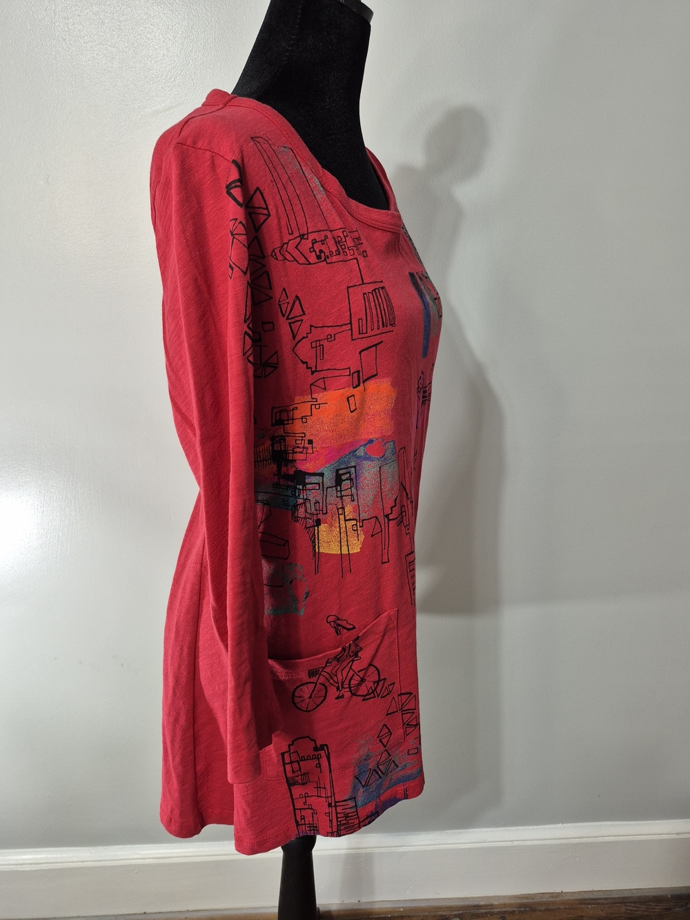 Jess & Jane Red Abstract Cityscape Tunic Top Medium Artsy Boho Pockets - Picture 2 of 6